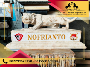 Papan Nama Meja Dengan Patung Macan Marmer Tulungagung
