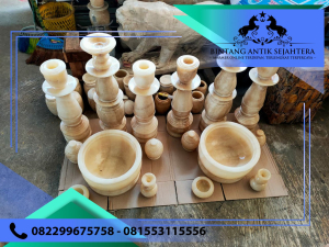 Pengrajin Satu Set Tempat Lilin Berbahan Batu Onyx Tulungagung