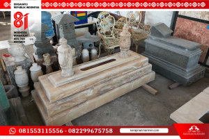 Kijing Makam Mewah Berbahan Batu Onyx Bercahaya di Tulungagung